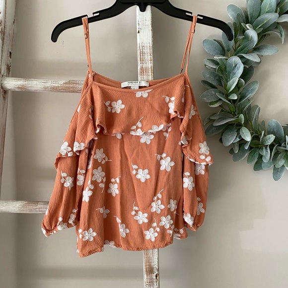 ✨Floral Off Shoulder Top✨ - Picture 1 of 5